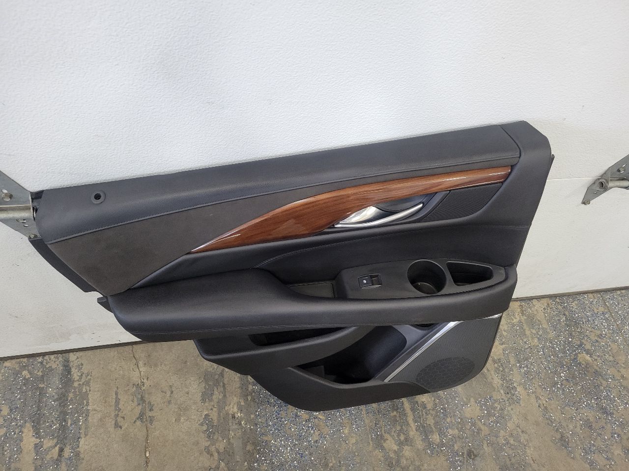 2016 ESCALADE LH DRIVER REAR DOOR TRIM PANEL BLACK 26500 - image 2