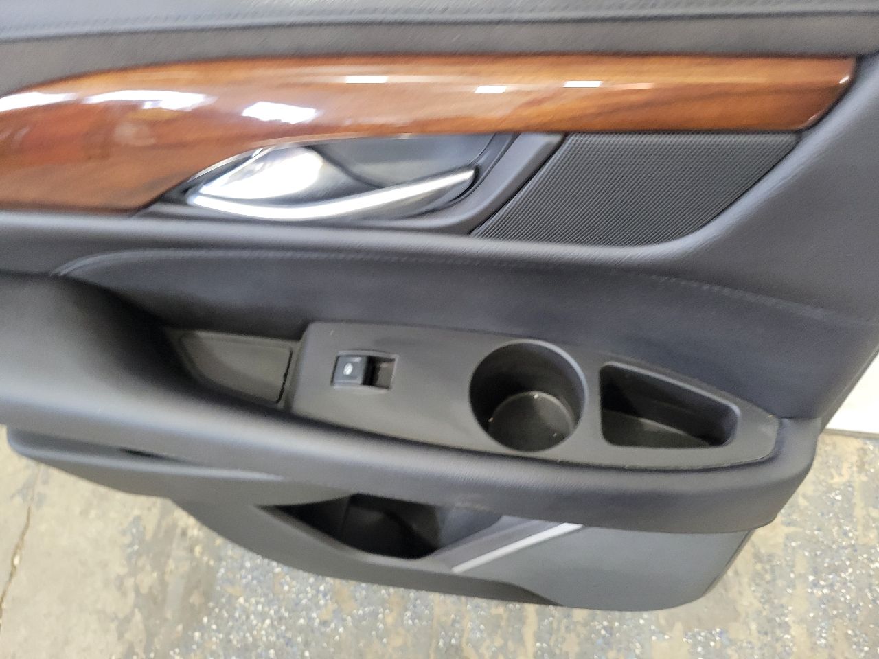 2016 ESCALADE LH DRIVER REAR DOOR TRIM PANEL BLACK 26500 - image 5