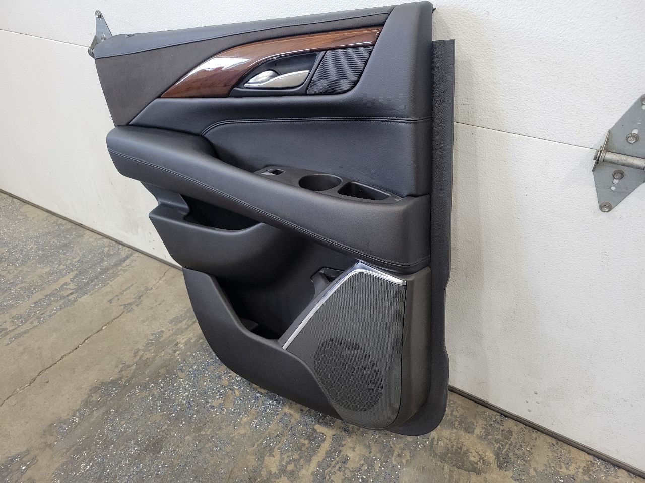 2016 ESCALADE LH DRIVER REAR DOOR TRIM PANEL BLACK 26500 - image 7