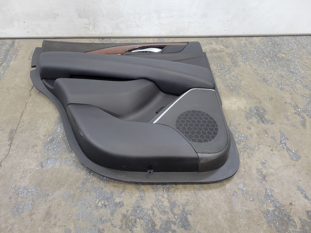 2016 ESCALADE LH DRIVER REAR DOOR TRIM PANEL BLACK 26500 - image 8