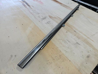 2016 ESCALADE FRONT RH DOOR FRONT WEATHERSTRIPPING 26515 - image 3