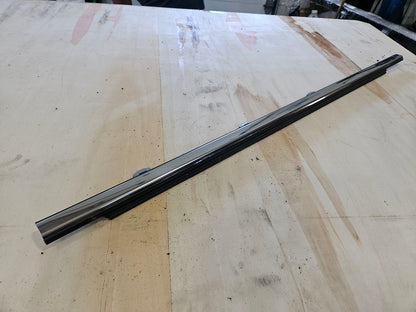 2016 ESCALADE FRONT RH DOOR FRONT WEATHERSTRIPPING 26515 - image 5