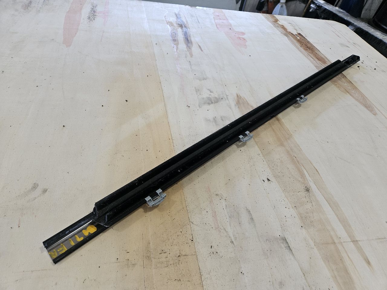 2016 ESCALADE FRONT RH DOOR FRONT WEATHERSTRIPPING 26515 - image 6