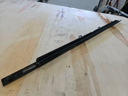 2016 ESCALADE FRONT RH DOOR FRONT WEATHERSTRIPPING 26515 - image 8