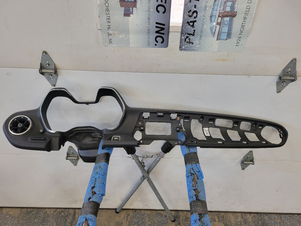 2018 CAMARO CLUSTER DASH BEZEL TRIM W/START BUTT 26555 - image 1