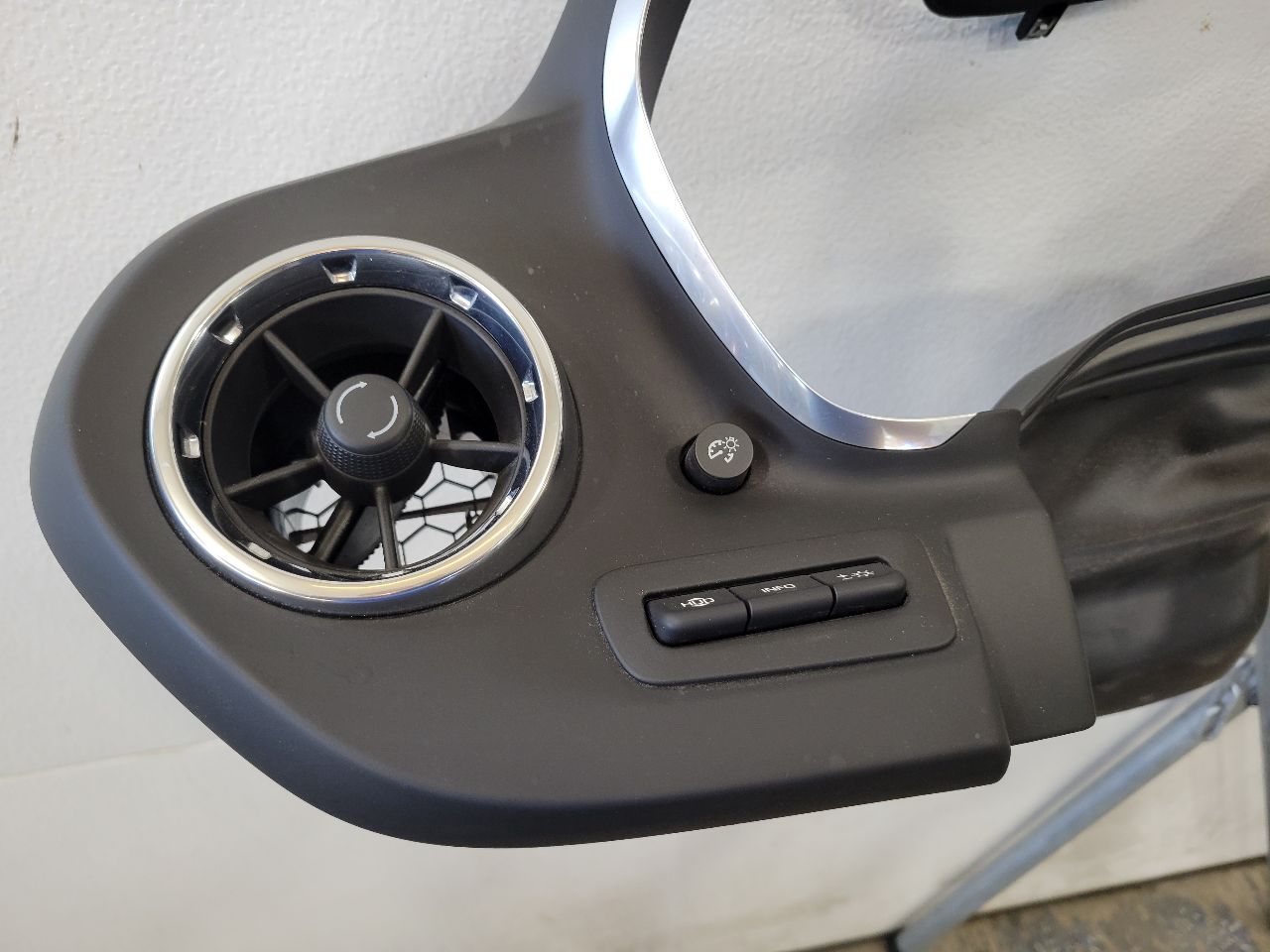 2018 CAMARO CLUSTER DASH BEZEL TRIM W/START BUTT 26555 - image 4