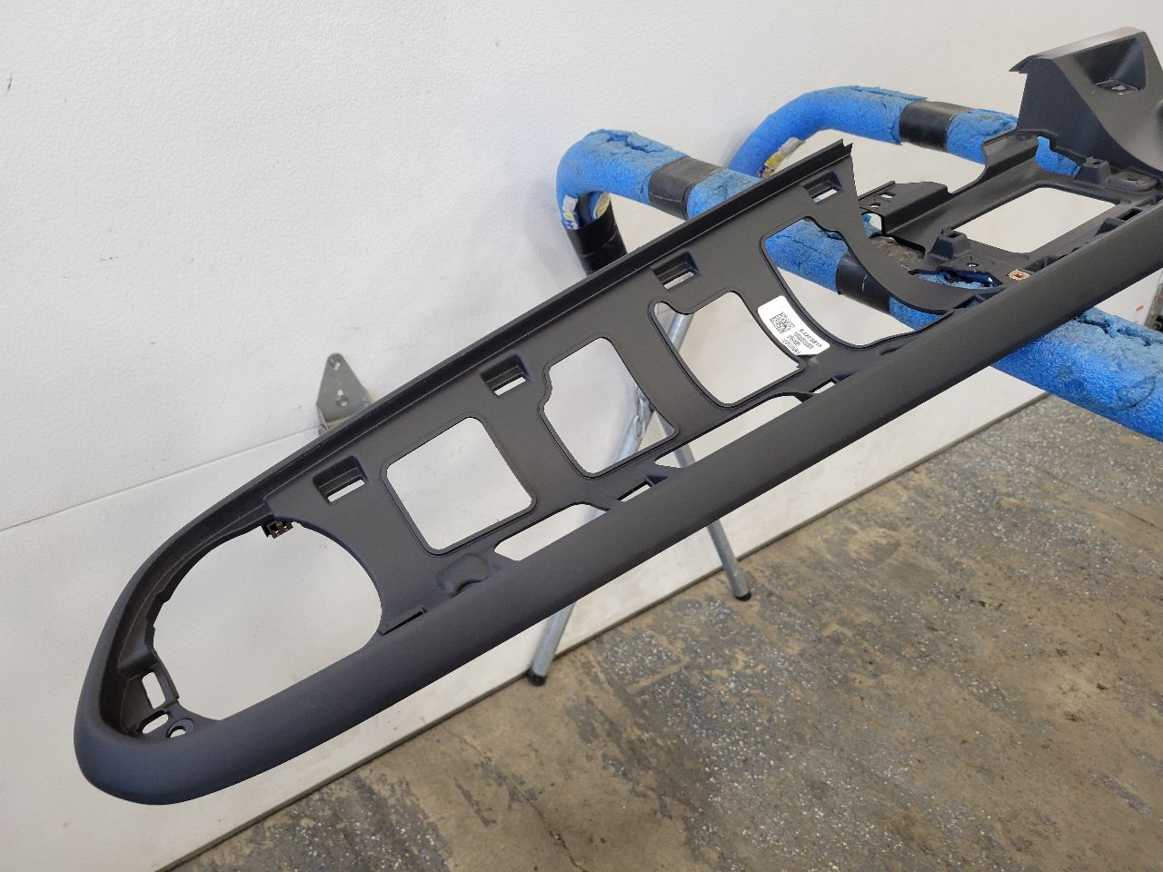 2018 CAMARO CLUSTER DASH BEZEL TRIM W/START BUTT 26555 - image 9