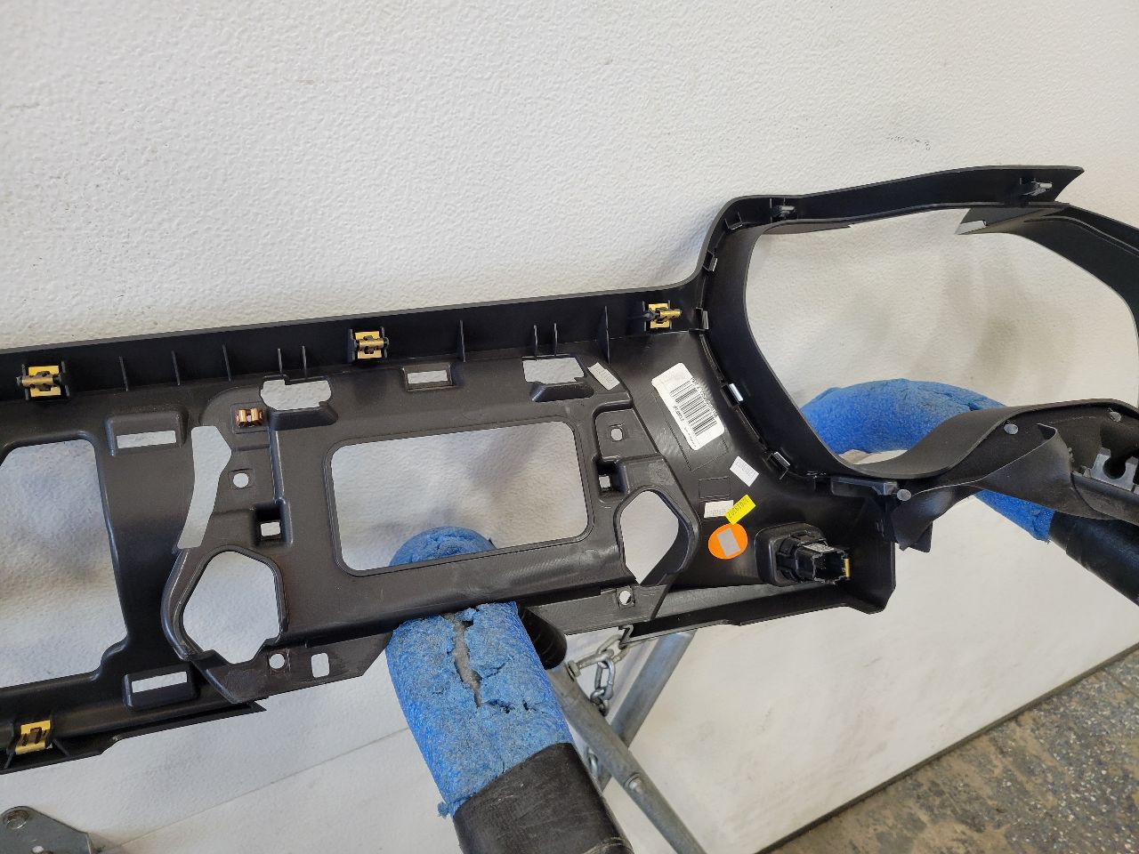 2018 CAMARO CLUSTER DASH BEZEL TRIM W/START BUTT 26555 - image 13