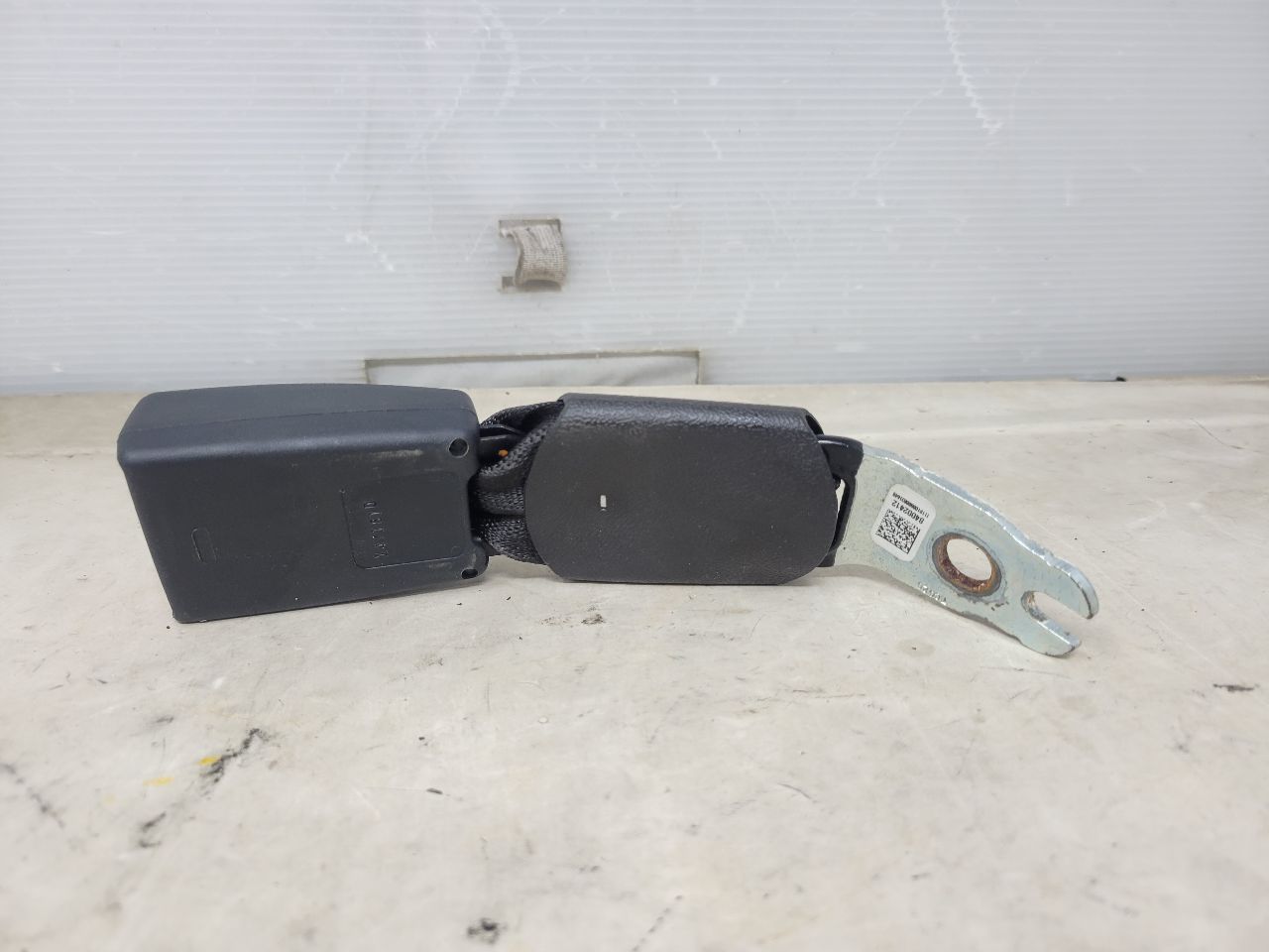 2018 CAMARO REAR SEAT BELT BUCKLE 84002412 26574 - image 5