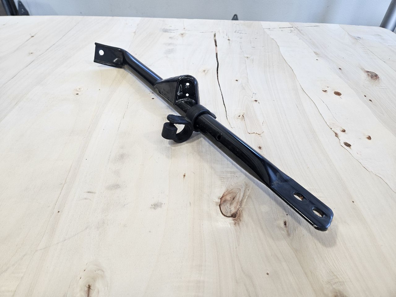 2018 CAMARO LH STRUT TOWER BRACE 84217582 26596 - image 1