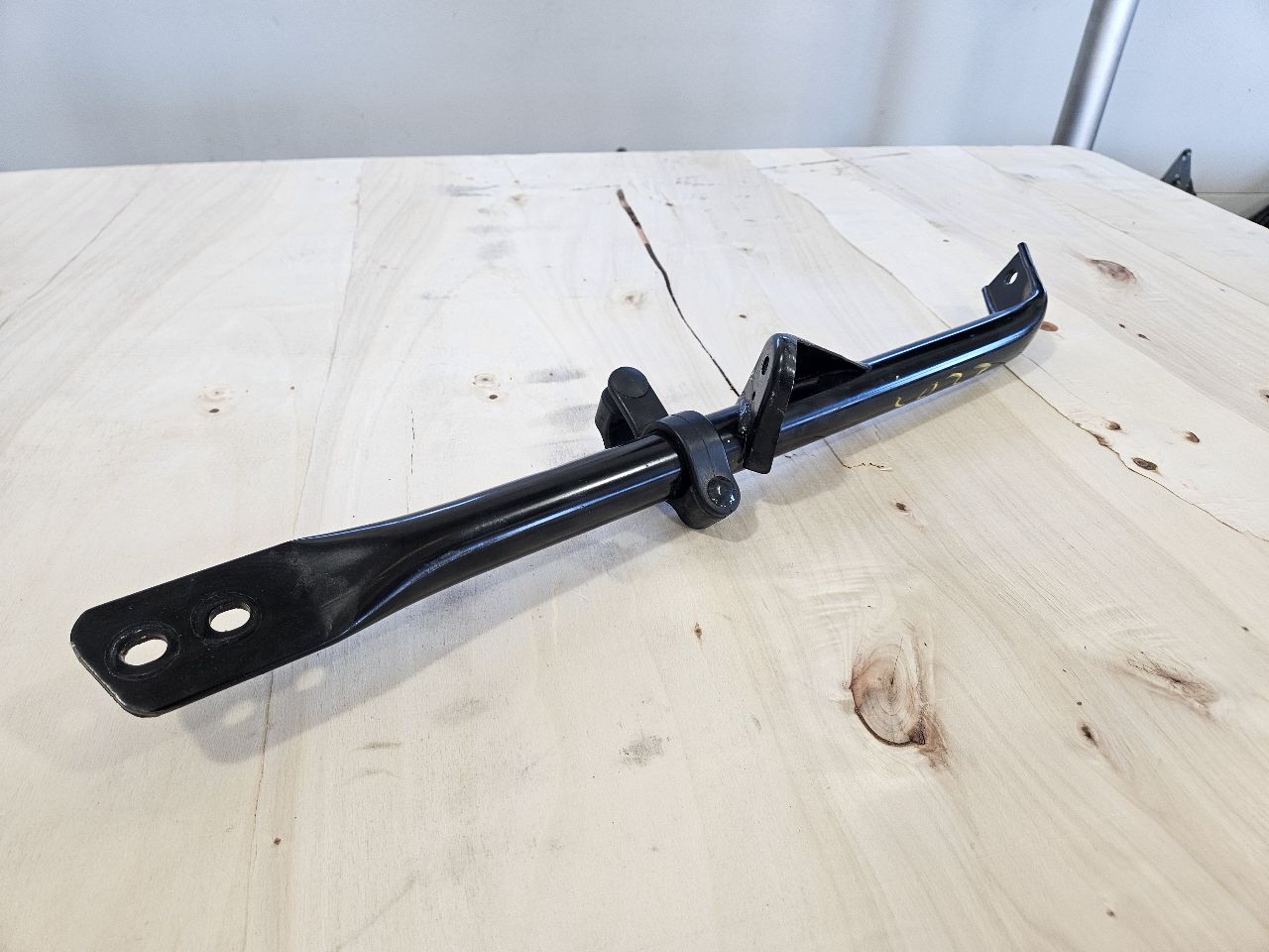 2018 CAMARO LH STRUT TOWER BRACE 84217582 26596 - image 4