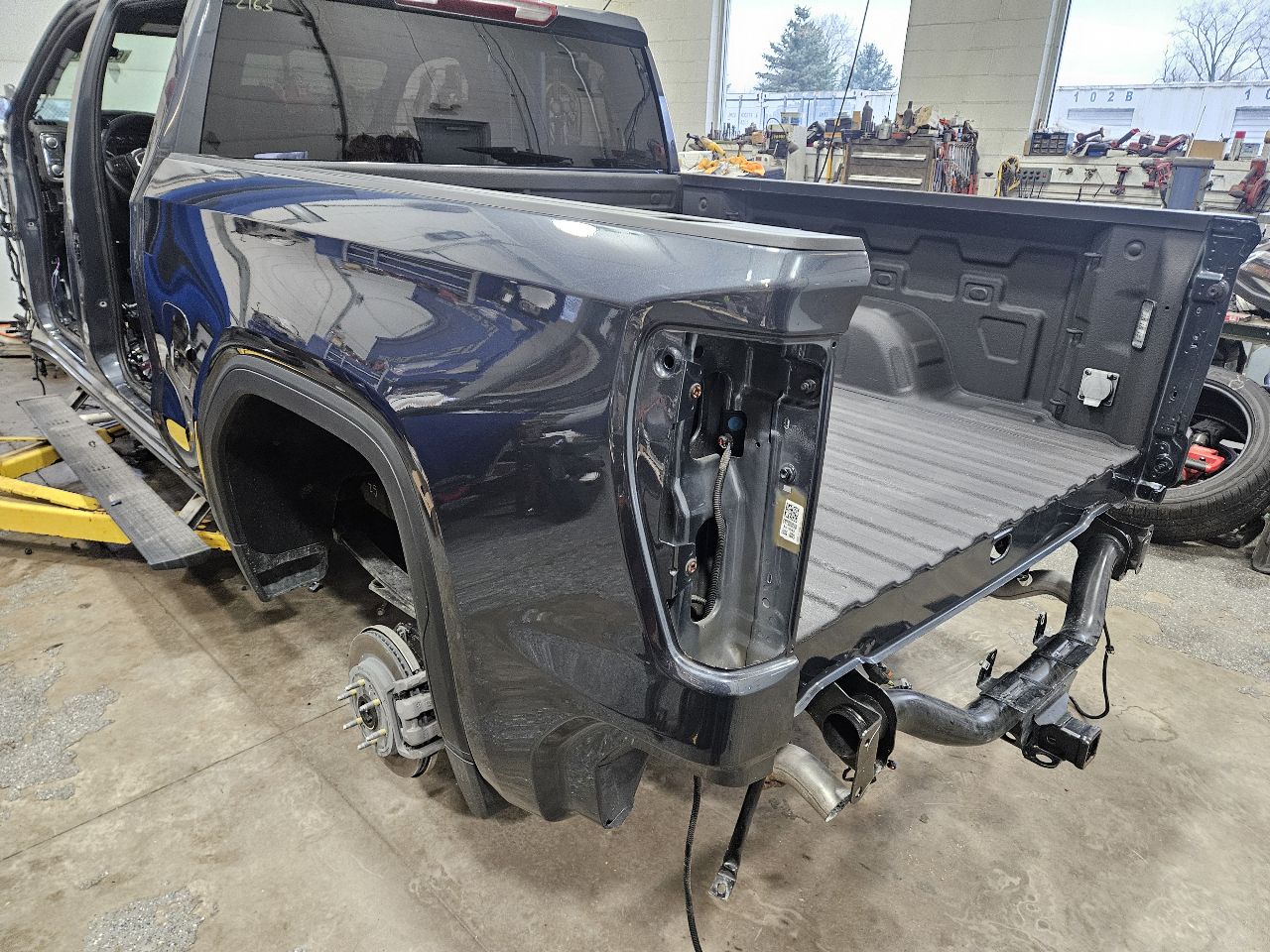 2021 SIERRA150 BED 5'9 DARK SHADOW MET 626D LINER 26624 - image 5
