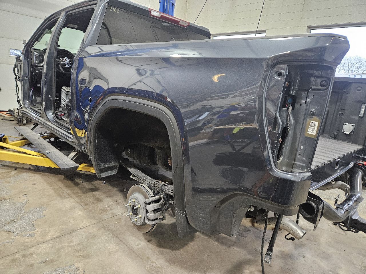 2021 SIERRA150 BED 5'9 DARK SHADOW MET 626D LINER 26624 - image 6
