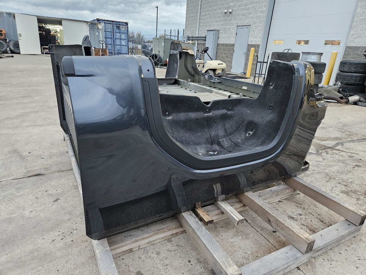 2021 SIERRA BED 5'9 DARK SHADOW MET 626D LINER 26624 - image 2