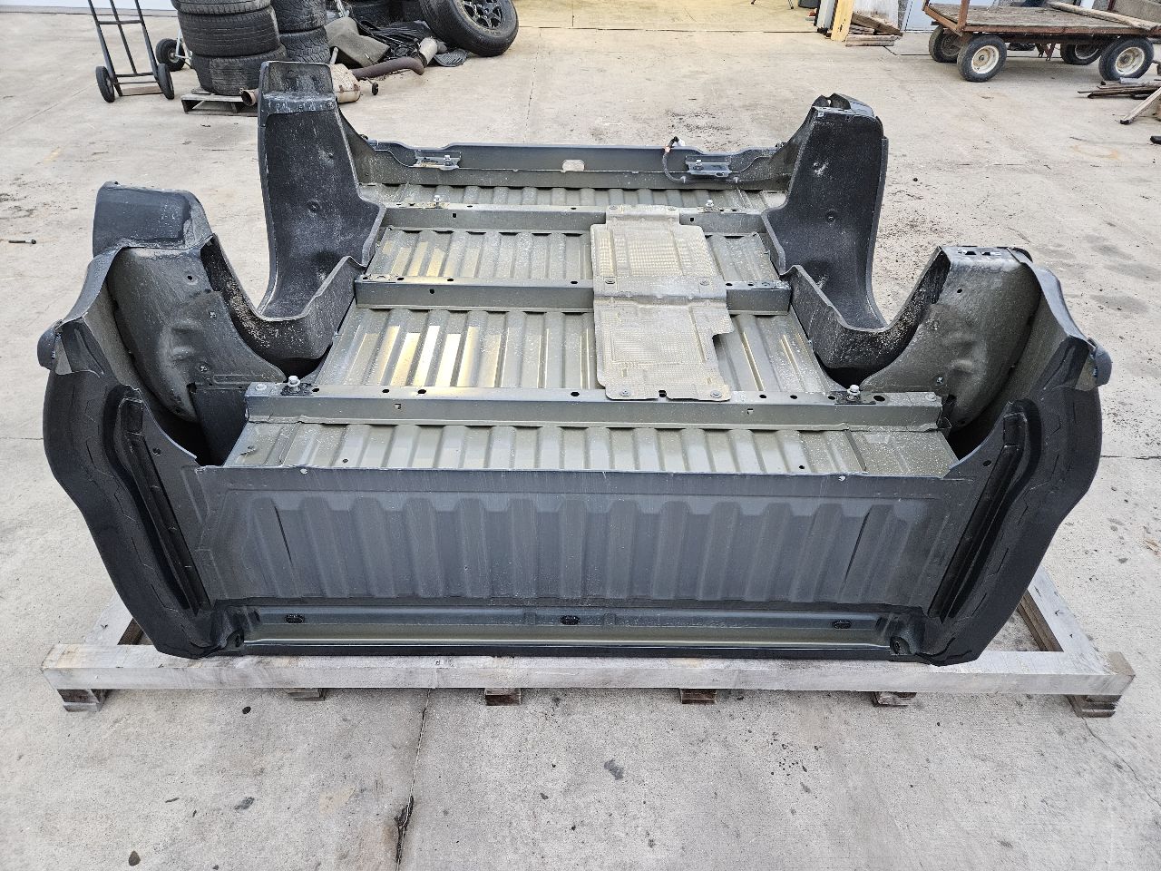 2021 SIERRA BED 5'9 DARK SHADOW MET 626D LINER 26624 - image 4