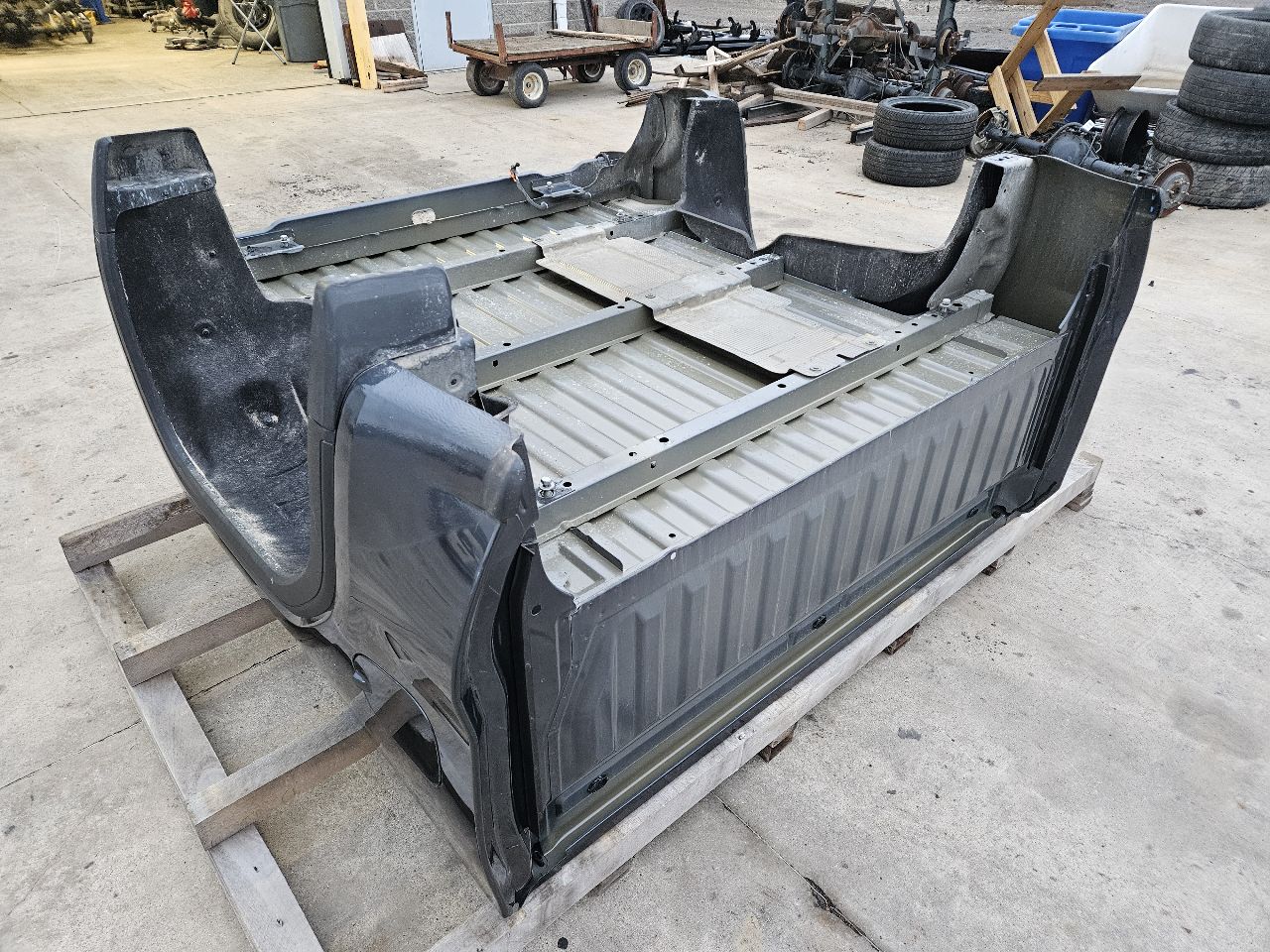 2021 SIERRA BED 5'9 DARK SHADOW MET 626D LINER 26624 - image 5