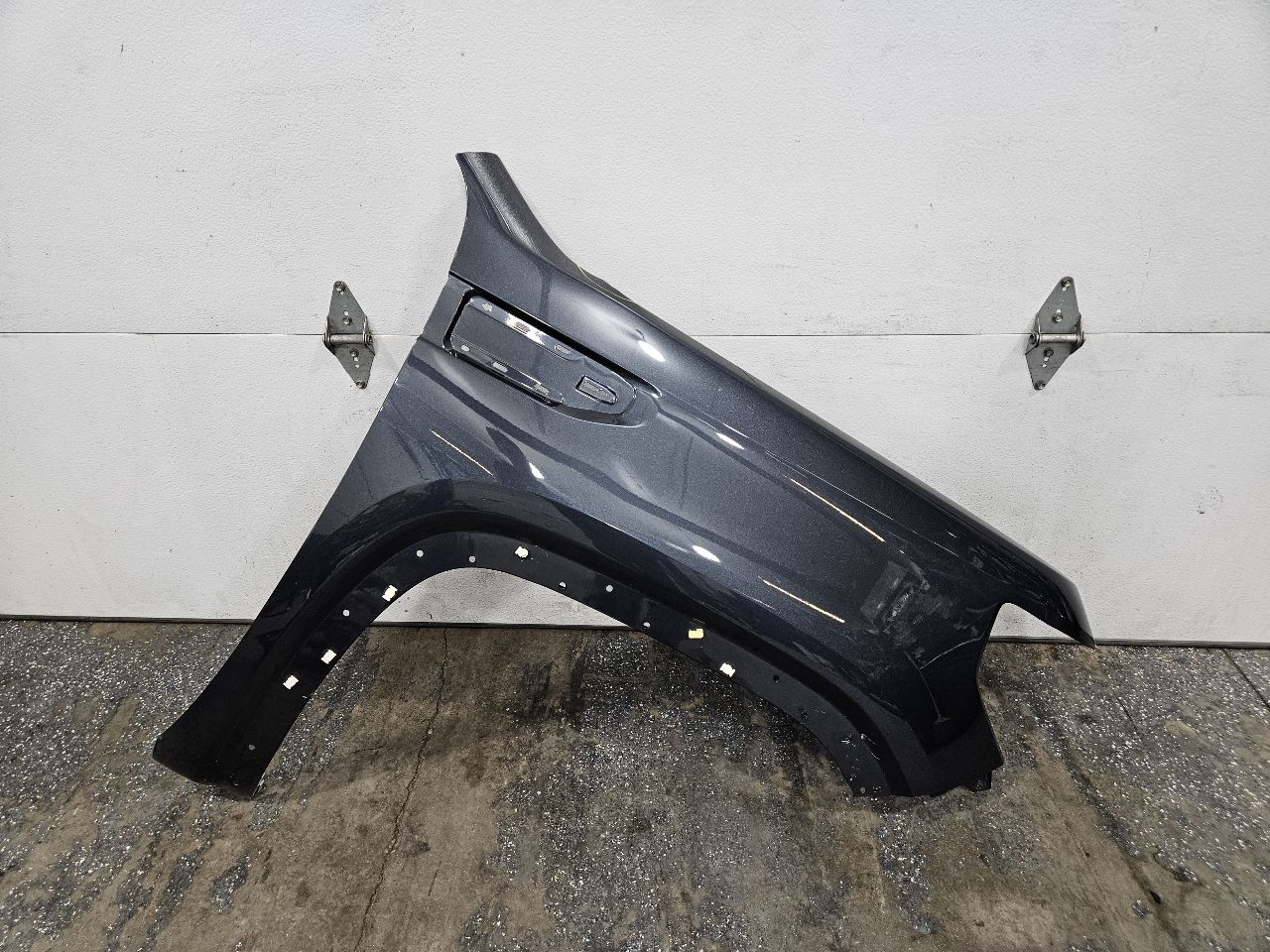 2021 SIERRA150 RH FENDER DARK SHADOW MET 6D1 3D.05 26630 - image 1