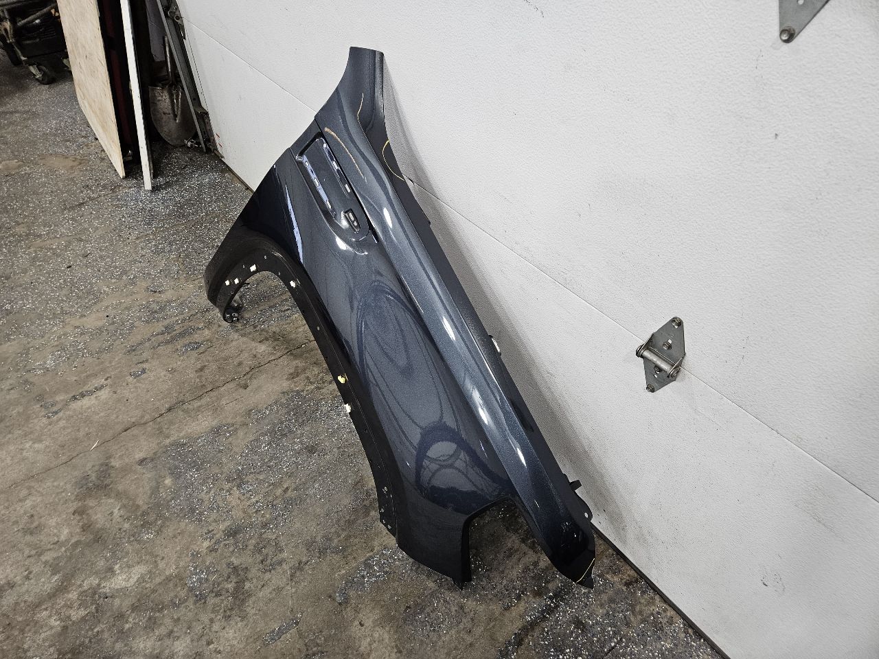 2021 SIERRA150 RH FENDER DARK SHADOW MET 6D1 3D.05 26630 - image 3