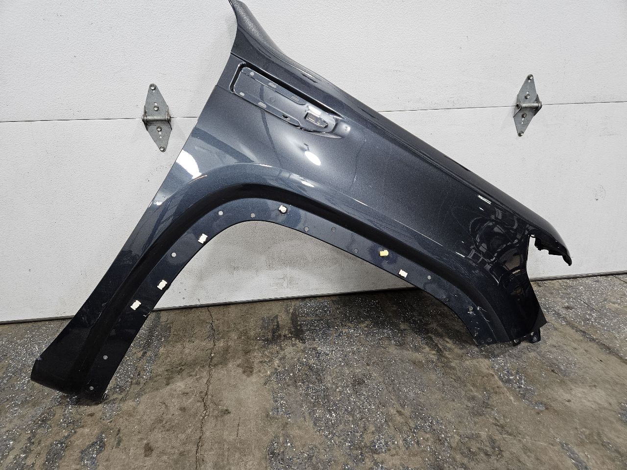 2021 SIERRA150 RH FENDER DARK SHADOW MET 6D1 3D.05 26630 - image 12