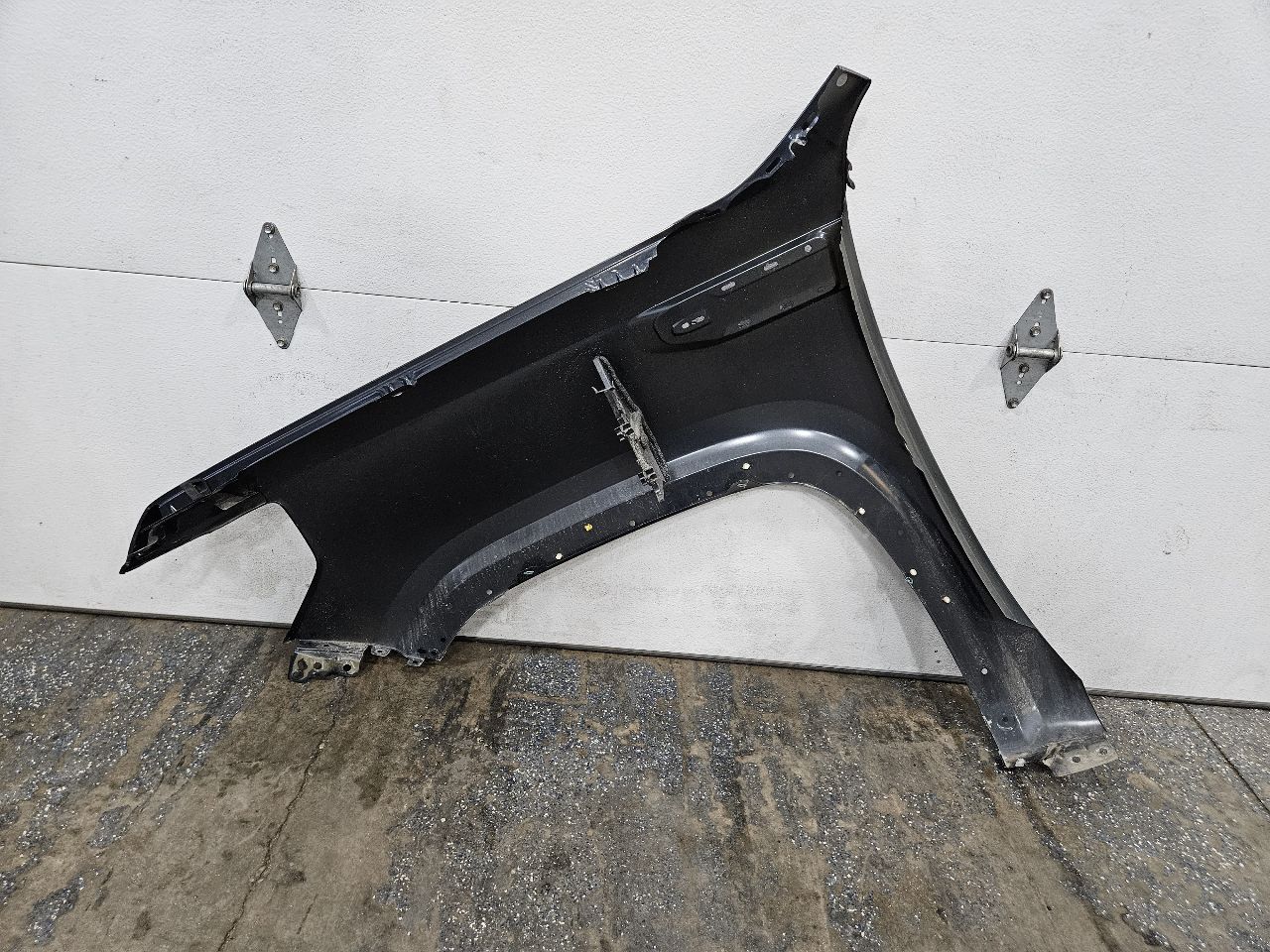 2021 SIERRA150 RH FENDER DARK SHADOW MET 6D1 3D.05 26630 - image 13