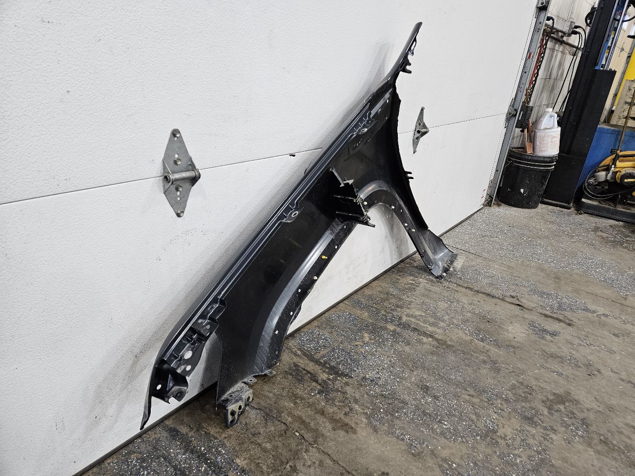 2021 SIERRA150 RH FENDER DARK SHADOW MET 6D1 3D.05 26630 - image 15
