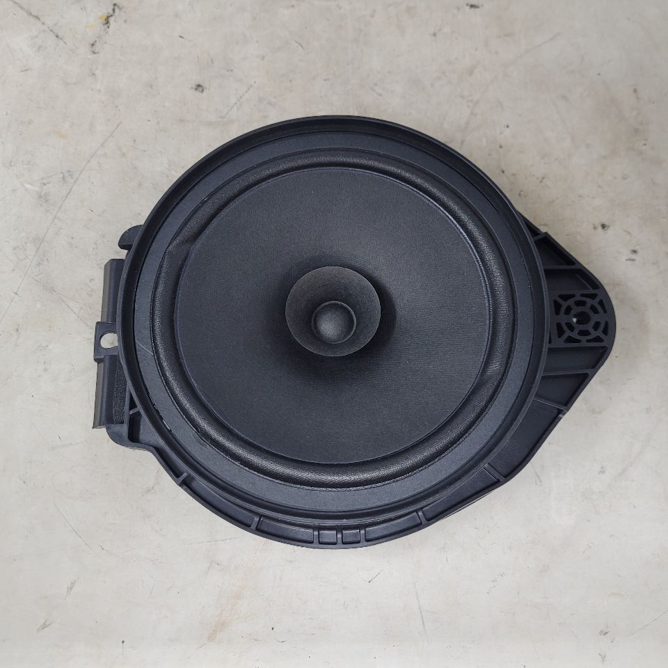 2021 SIERRA150 REAR DOOR BOSE SPEAKER 7K MILES 26635 - image 4