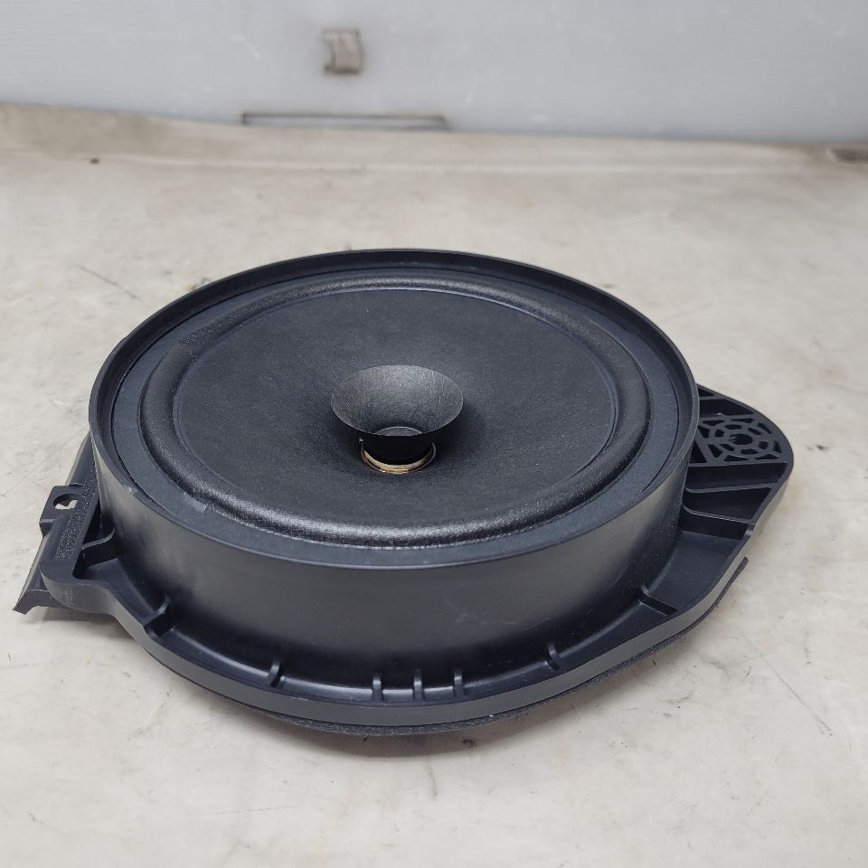 2021 SIERRA150 REAR DOOR BOSE SPEAKER 7K MILES 26635 - image 5