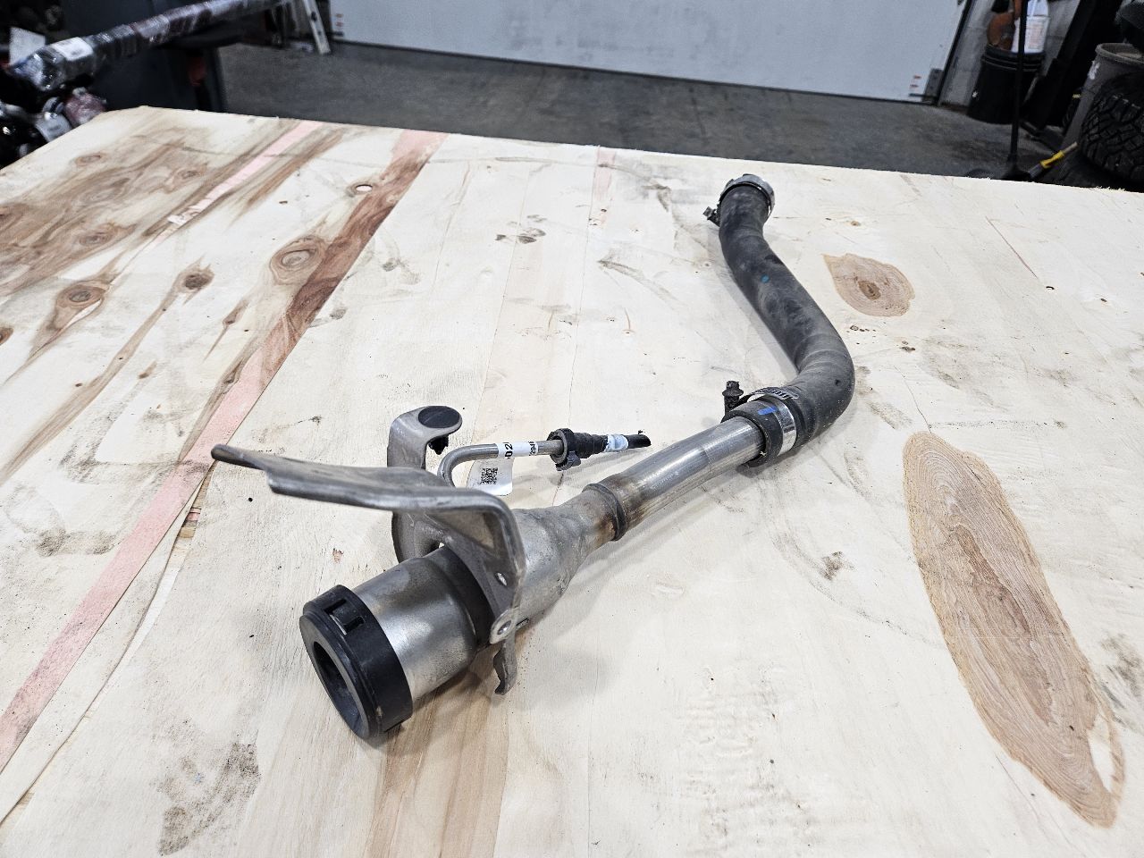 2021 SIERRA150 GAS FILLER NECK 84868026 5'9" BED 26642 - image 2