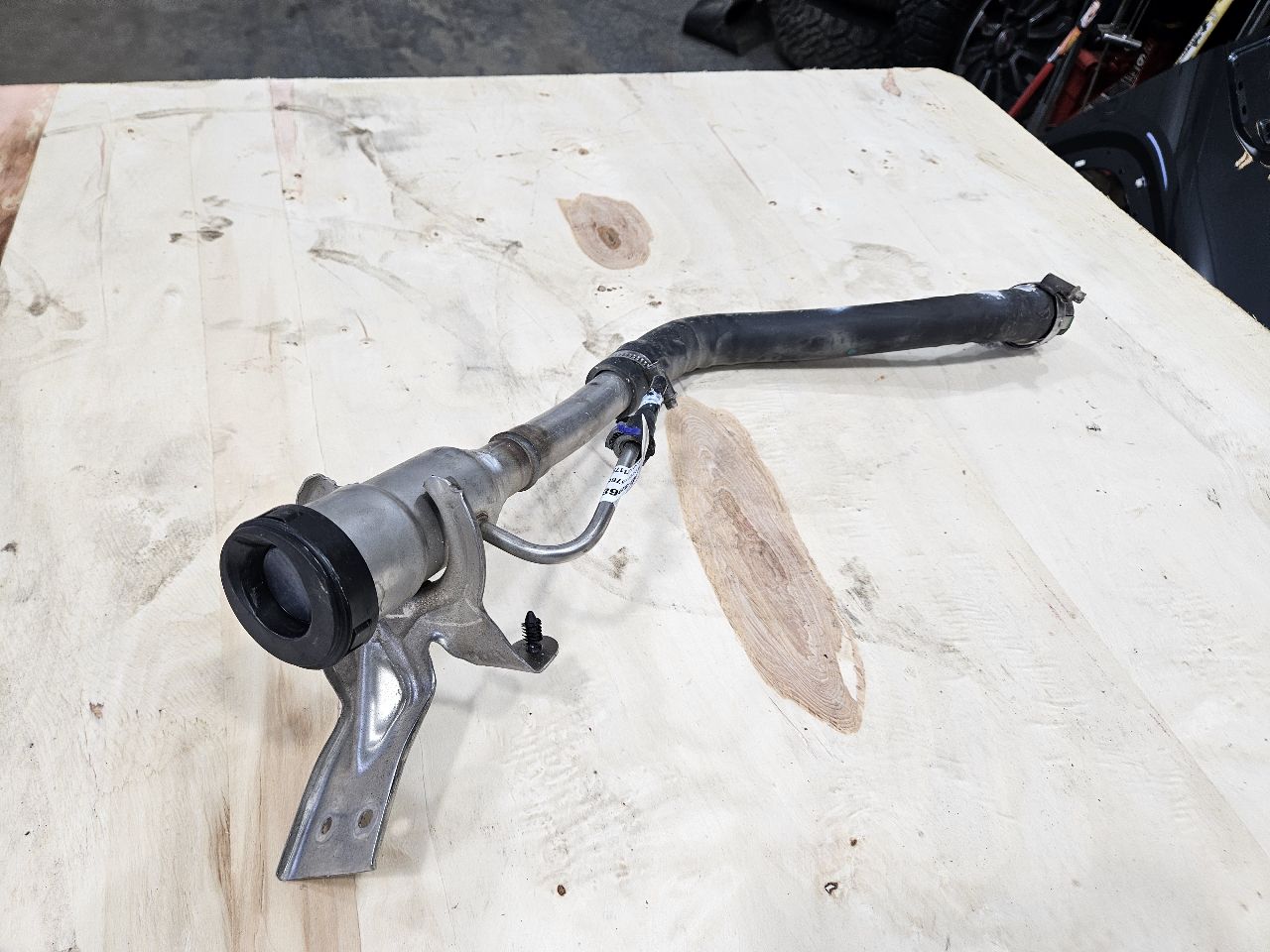 2021 SIERRA150 GAS FILLER NECK 84868026 5'9" BED 26642 - image 4