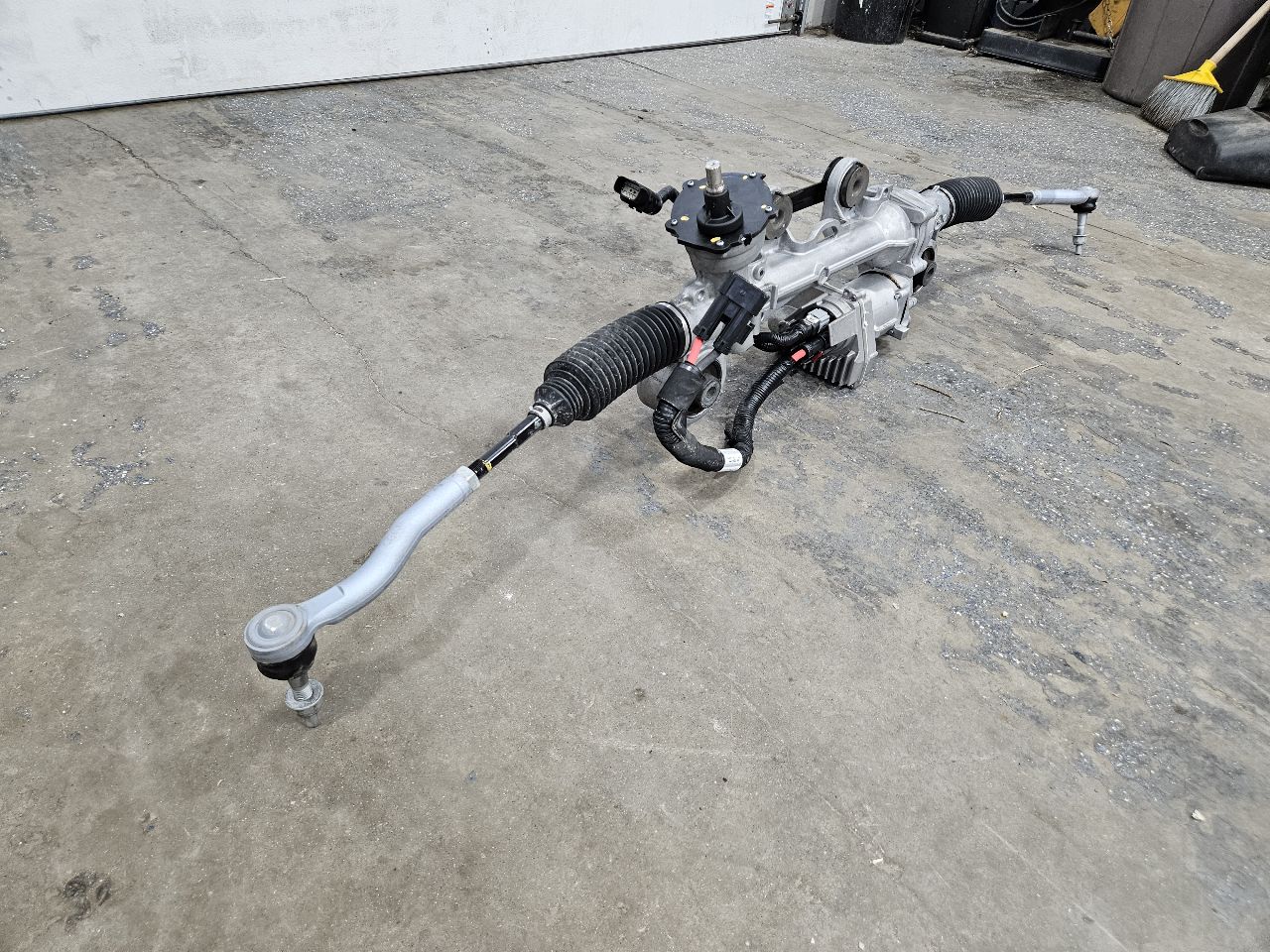 2021 SIERRA150 OEM STEERING RACK 7K MILES 84941965 26645 - image 1