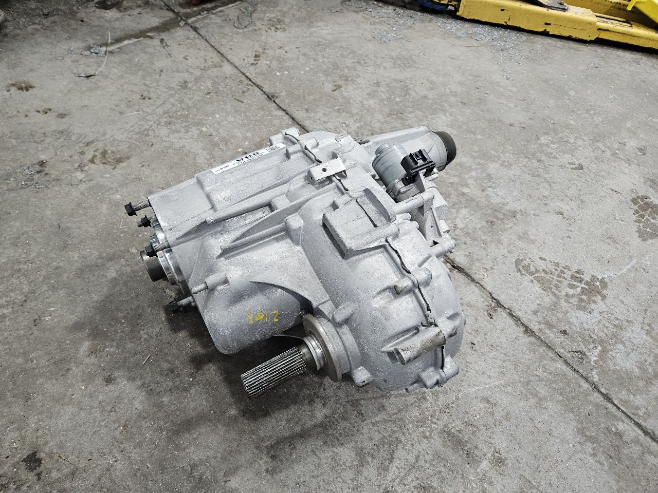 2021 SIERRA150 2 SPEED TRANSFER CASE BB8 7,696 MILE 26666 - image 4