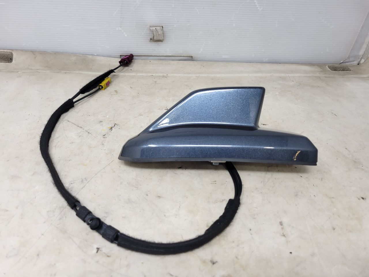 2021 SIERRA150 SHARK FIN ANTENNA DARK SHADOW METALL 26673 - image 1