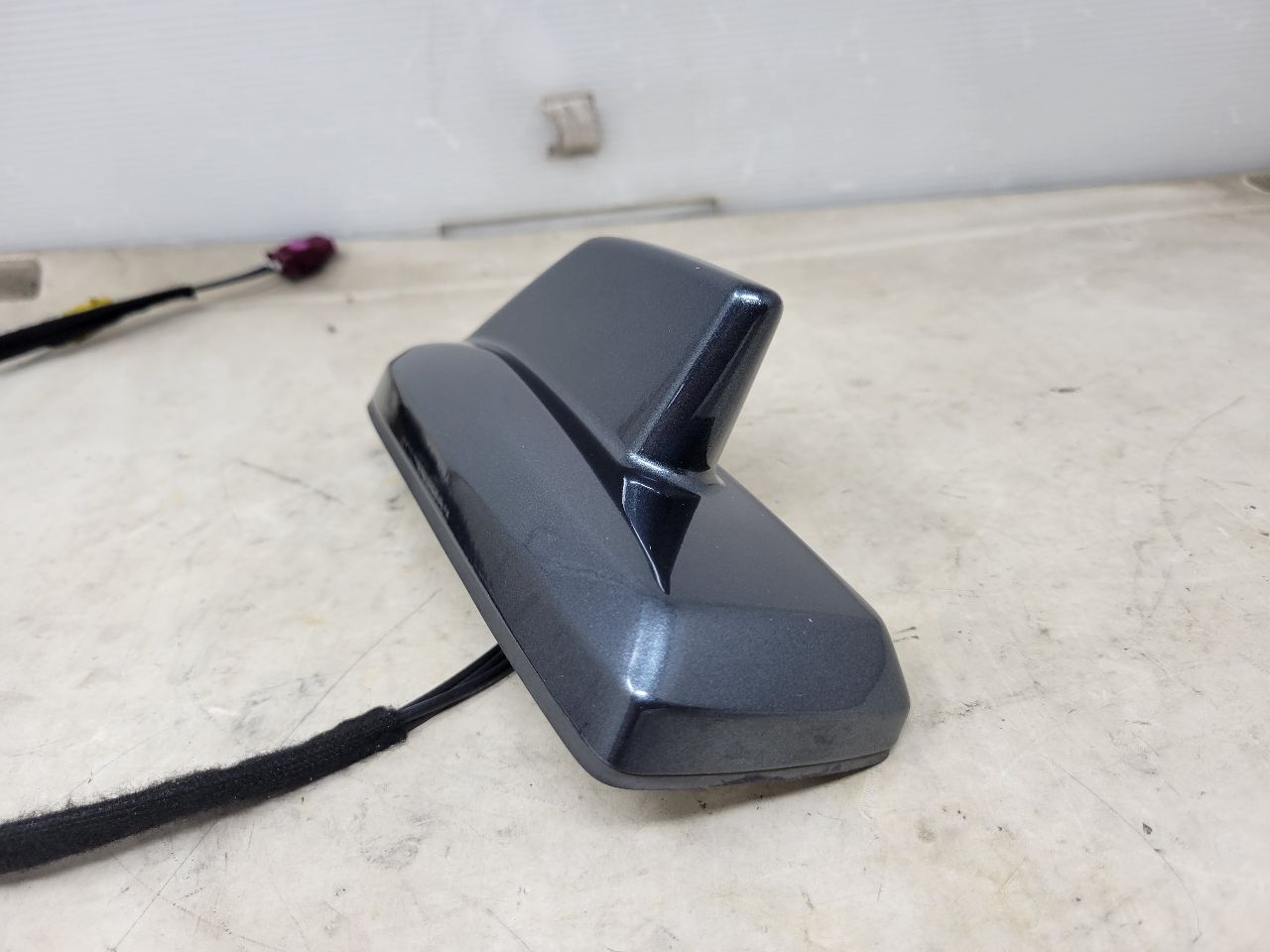 2021 SIERRA150 SHARK FIN ANTENNA DARK SHADOW METALL 26673 - image 3
