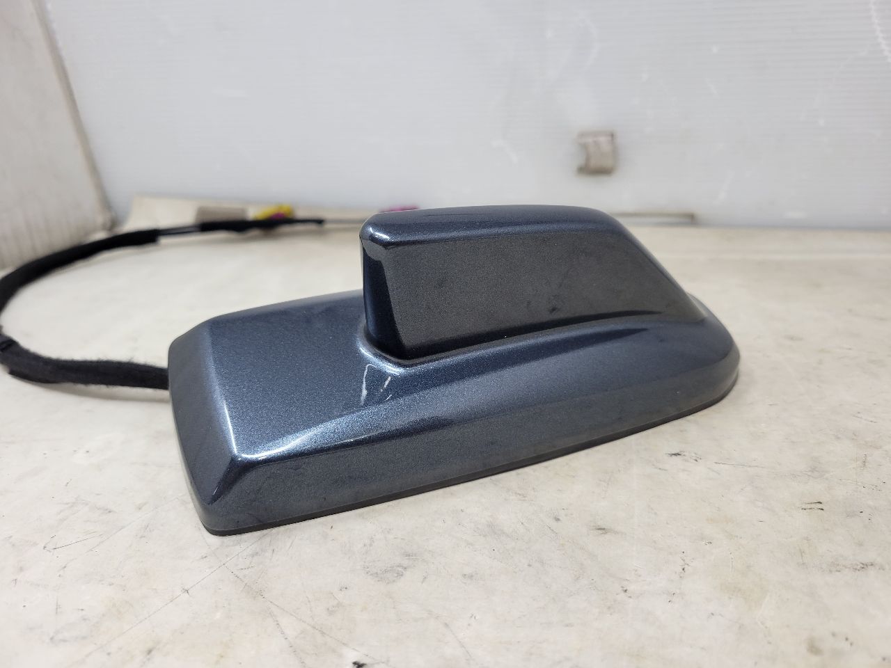 2021 SIERRA150 SHARK FIN ANTENNA DARK SHADOW METALL 26673 - image 4