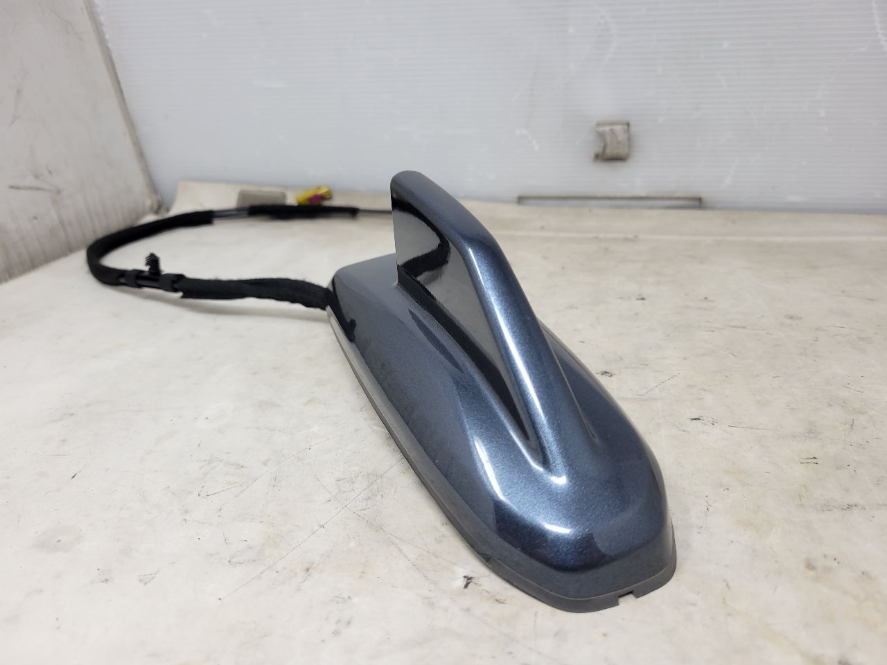 2021 SIERRA150 SHARK FIN ANTENNA DARK SHADOW METALL 26673 - image 5