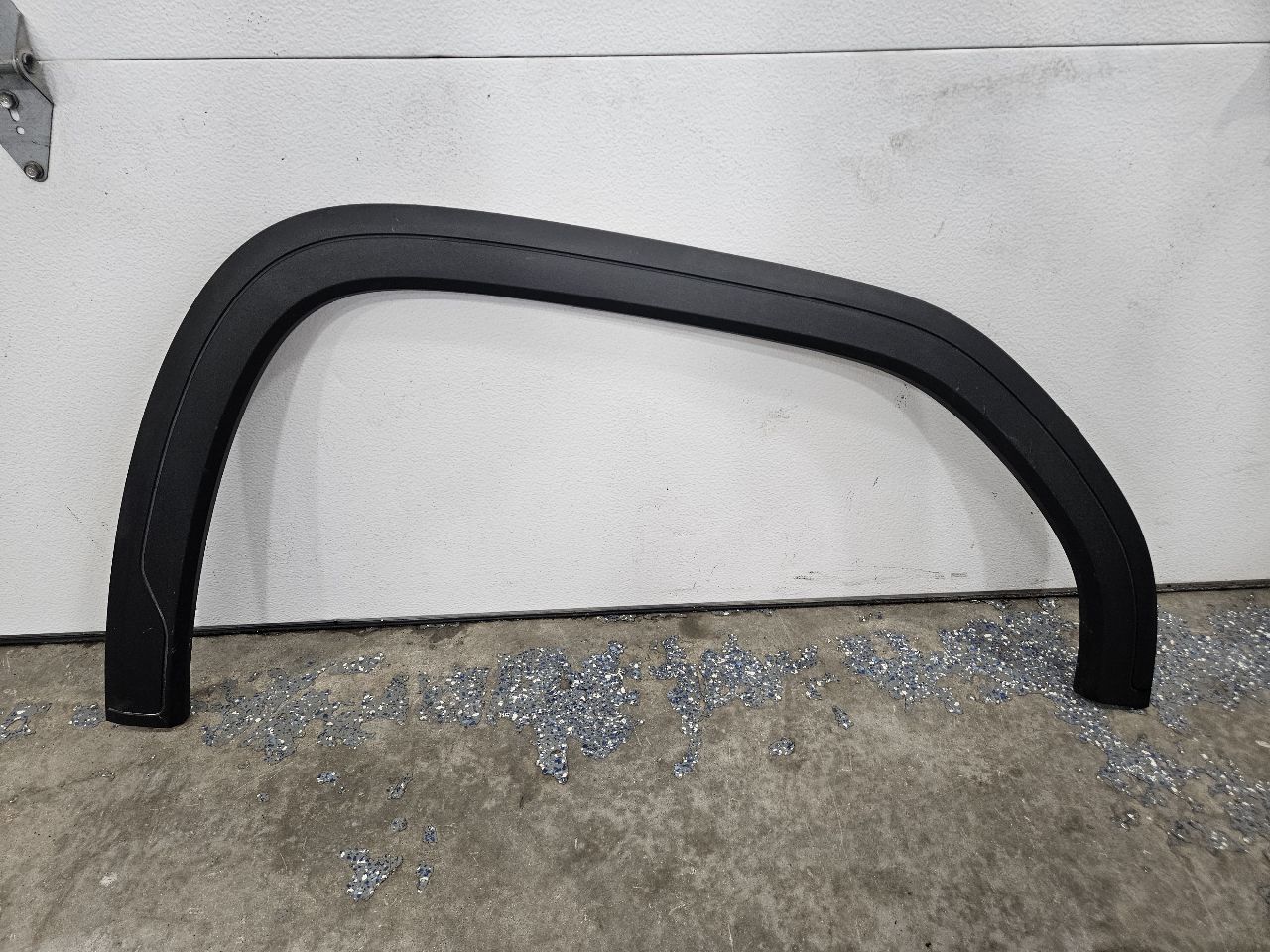 2019 SIERRA150 PASSENGER FRONT FENDER FLARE OEM 844 26848 - image 1