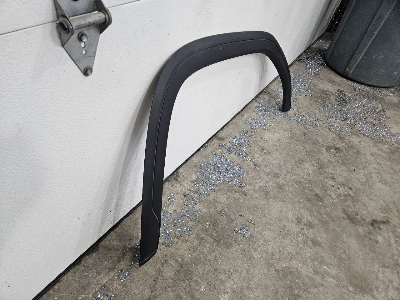 2019 SIERRA150 PASSENGER FRONT FENDER FLARE OEM 844 26848 - image 3