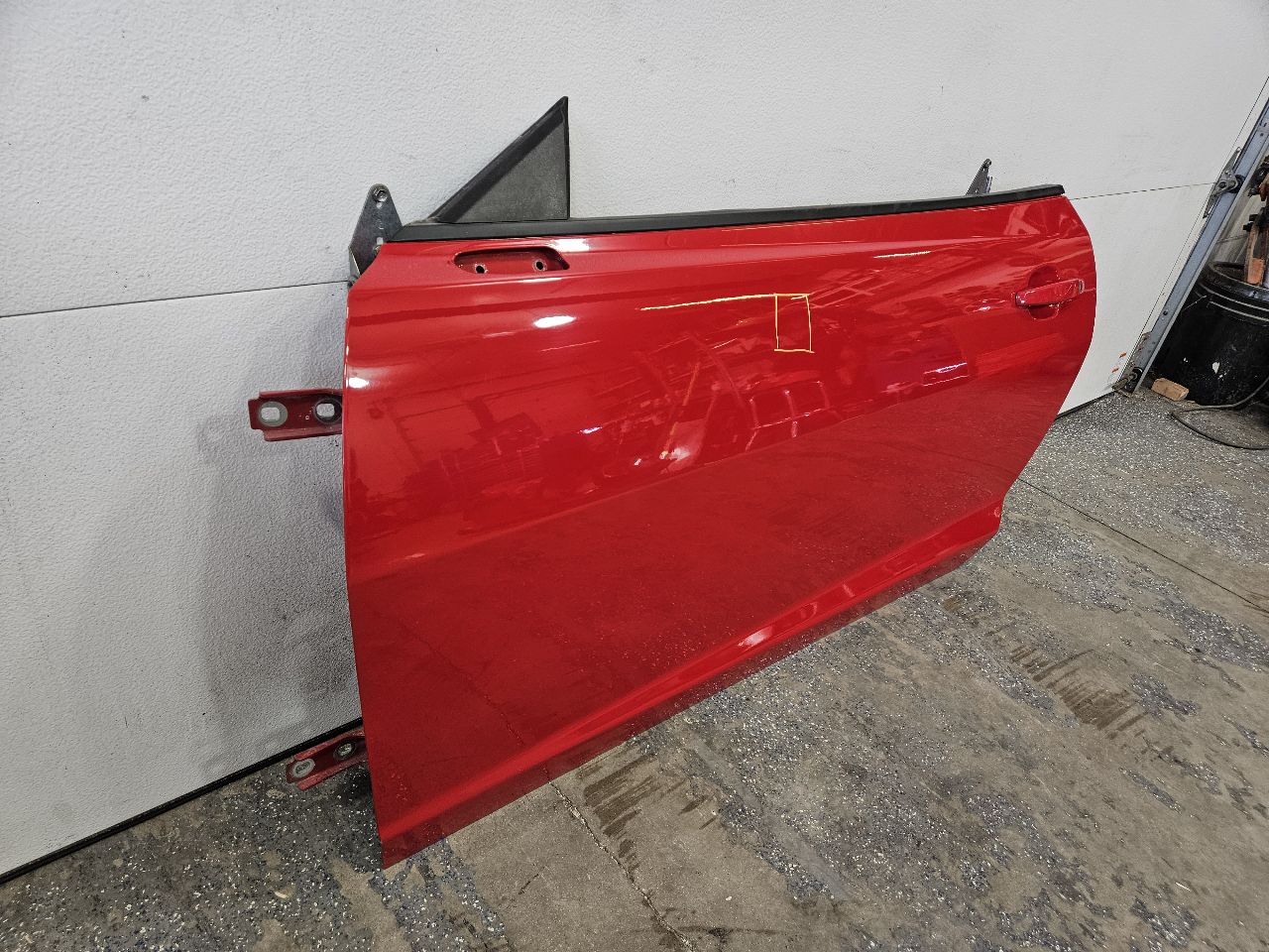 2013 CAMARO LH DRIVER DOOR VICTORY RED GCN 26884 - image 2