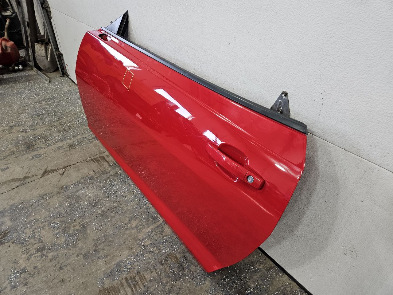 2013 CAMARO LH DRIVER DOOR VICTORY RED GCN 26884 - image 4