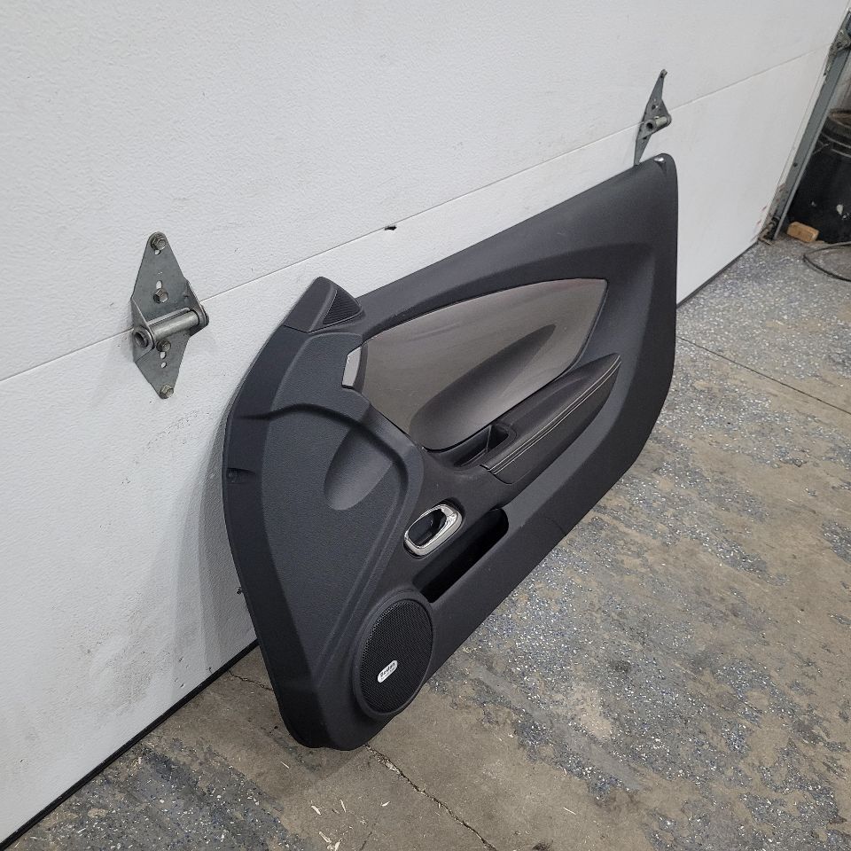 2013 CAMARO RH FRONT DOOR PANEL BLACK SILVER ABL 26892 - image 4