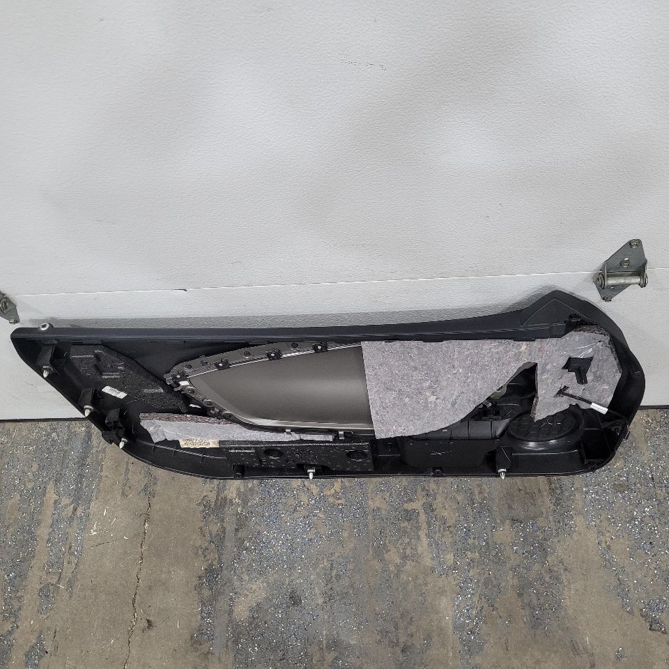 2013 CAMARO RH FRONT DOOR PANEL BLACK SILVER ABL 26892 - image 6