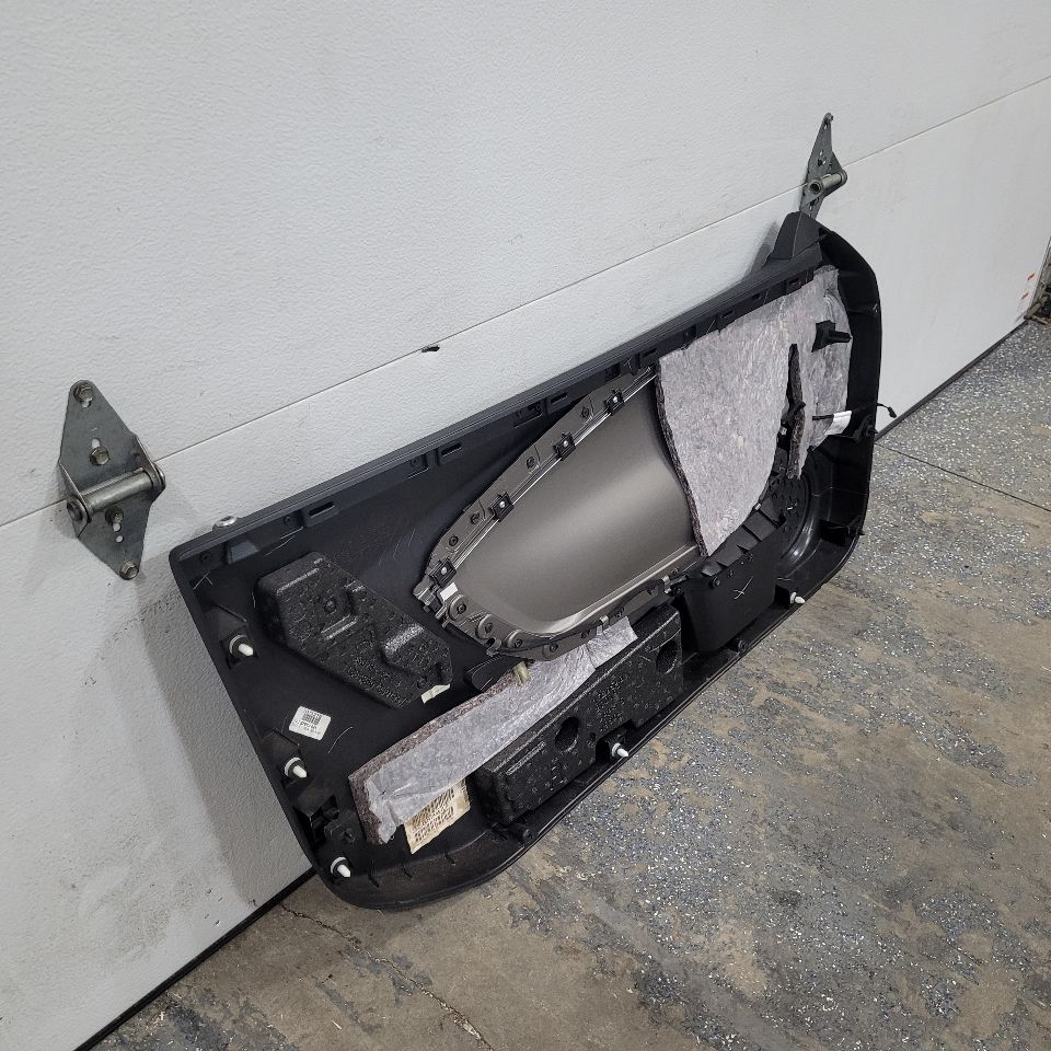 2013 CAMARO RH FRONT DOOR PANEL BLACK SILVER ABL 26892 - image 7
