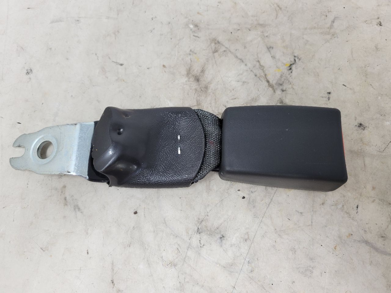 2018 CAMARO REAR SEAT BELT BUCKLE FITS LH OR RH 26963 - image 1