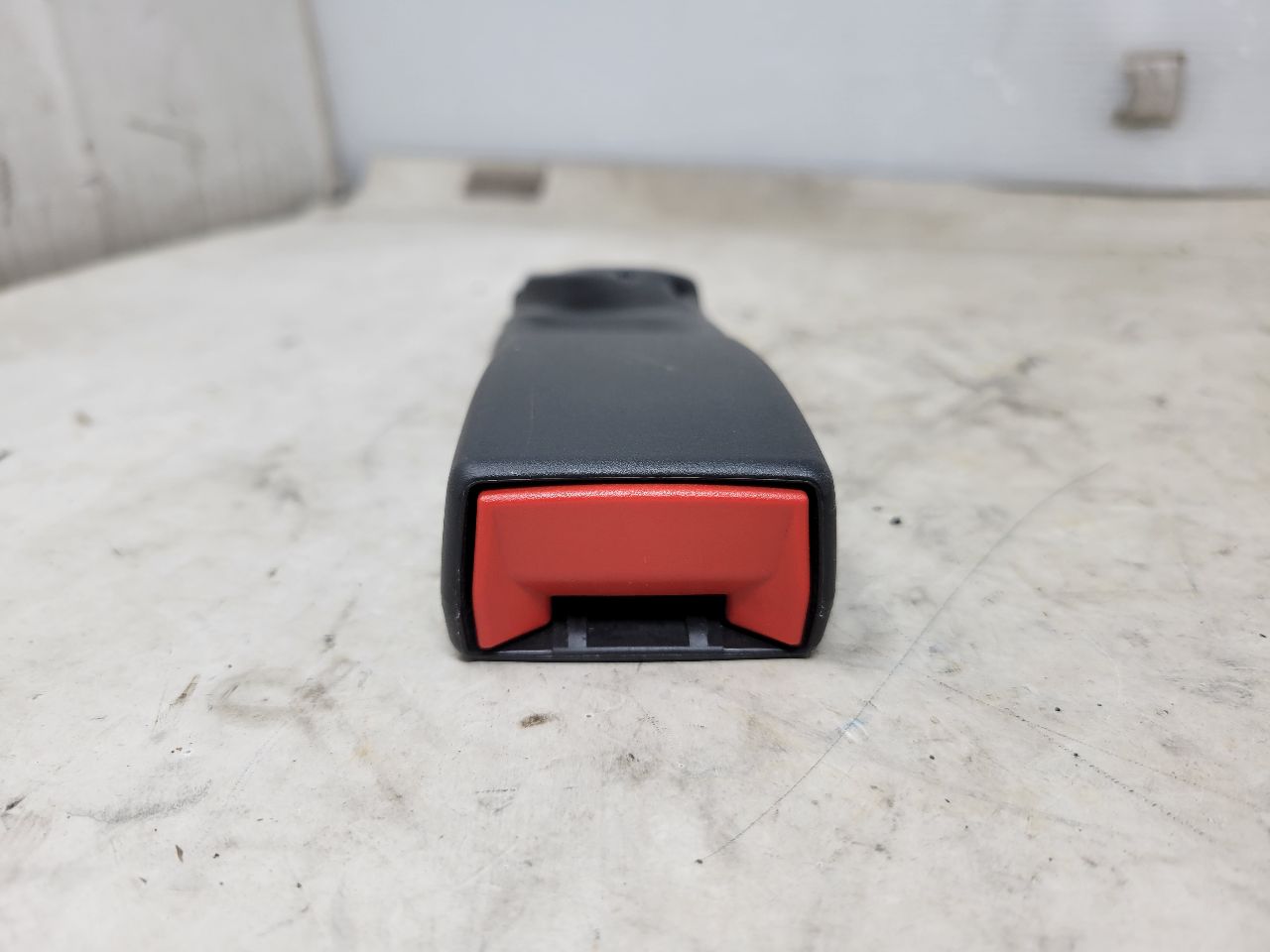 2018 CAMARO REAR SEAT BELT BUCKLE FITS LH OR RH 26963 - image 3