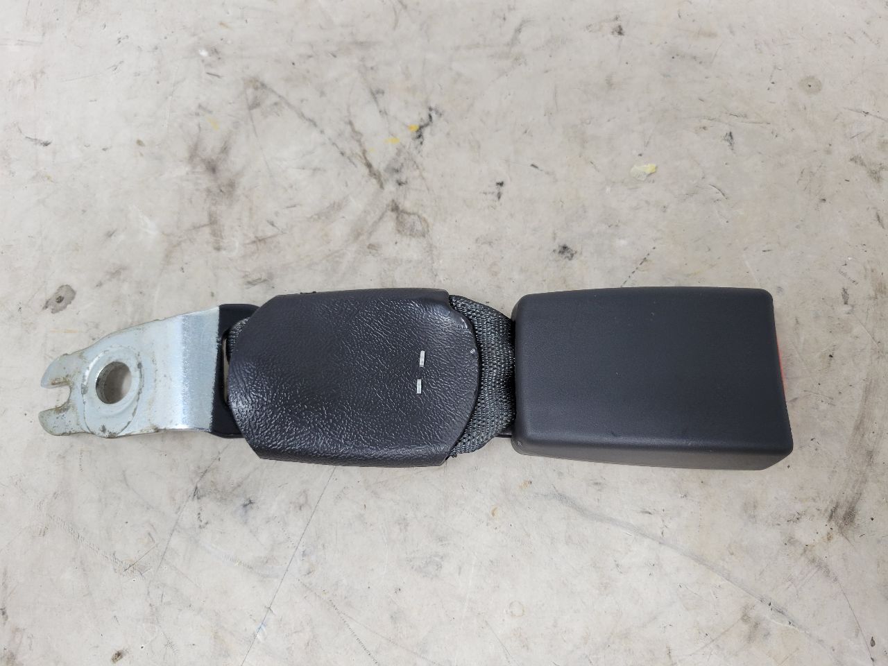 2018 CAMARO REAR SEAT BELT BUCKLE FITS LH OR RH 26964 - image 1