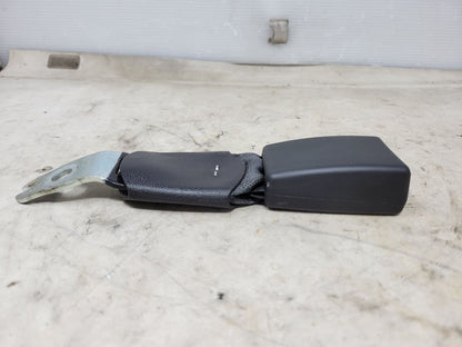 2018 CAMARO REAR SEAT BELT BUCKLE FITS LH OR RH 26964 - image 2