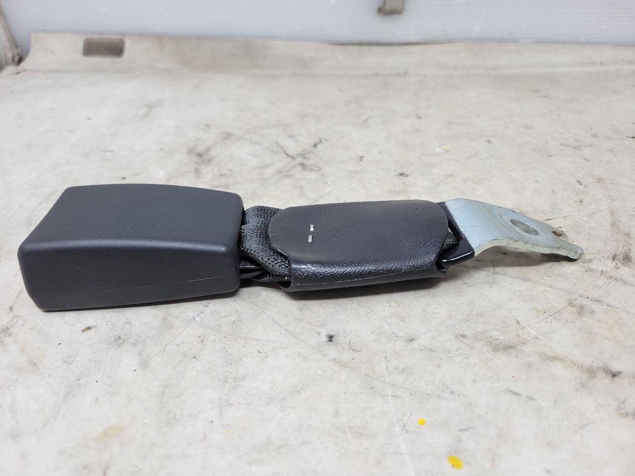2018 CAMARO REAR SEAT BELT BUCKLE FITS LH OR RH 26964 - image 4