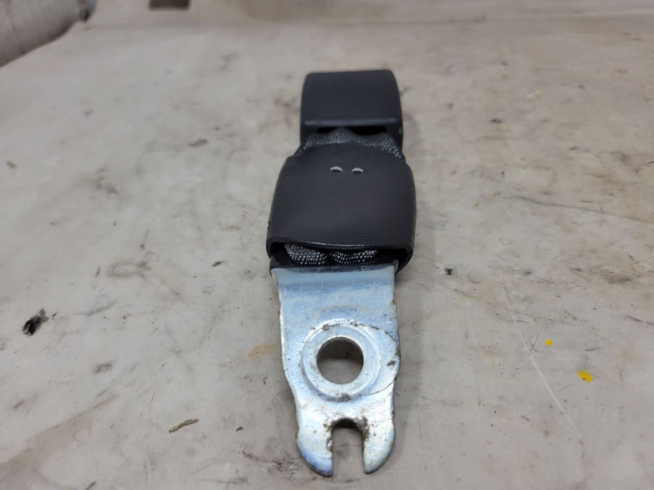 2018 CAMARO REAR SEAT BELT BUCKLE FITS LH OR RH 26964 - image 5