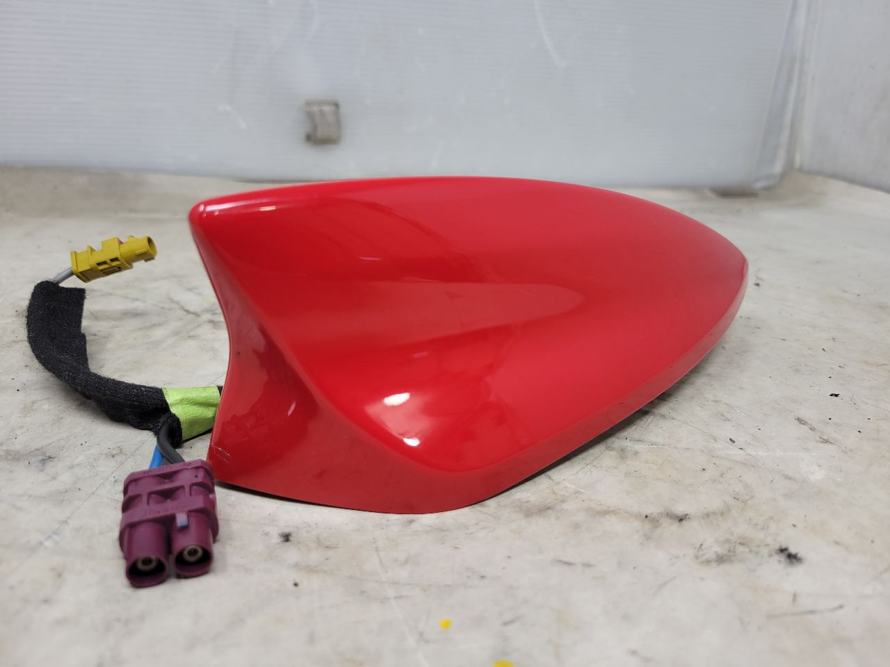2018 CAMARO SHARK FIN ANTENNA 23269281 RED 26970 - image 5