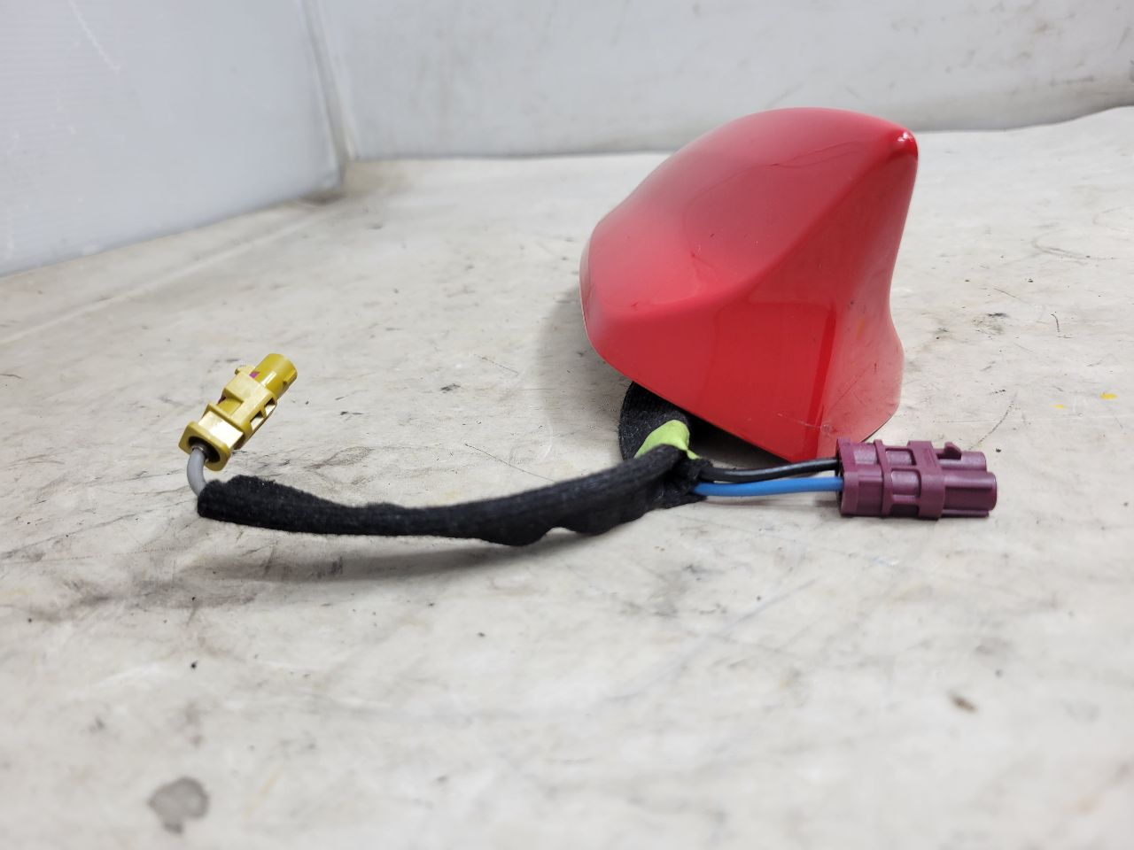 2018 CAMARO SHARK FIN ANTENNA 23269281 RED 26970 - image 7